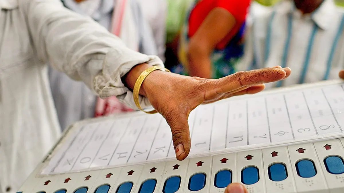लोकसभा चुनाव: मतदान के पहले चरण में 60% से अधिक वोटिंग, लोगों में भारी उत्साह